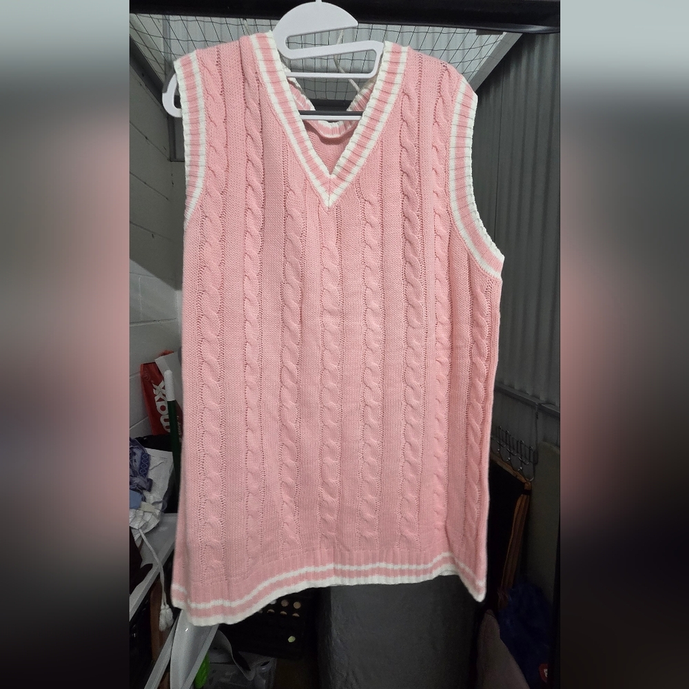 Pink Cable Knit Sleeveless Sweater NEW Size large